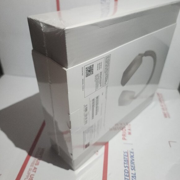 Brand new Sony WH-1000 Xm5 headphones - Picture 4 of 4